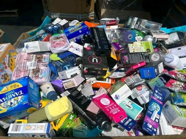 Mix Cosmetics and Makeups - Image 3